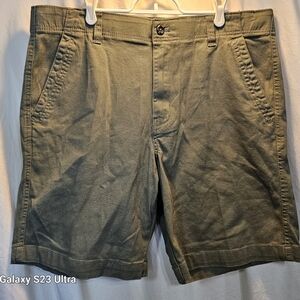 Chaps regular fit size 40 zip button wide elastic band around inside of waist